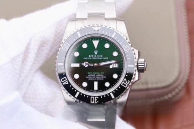 Rolex Sea-Dweller 126600 Men Automatic 40MM