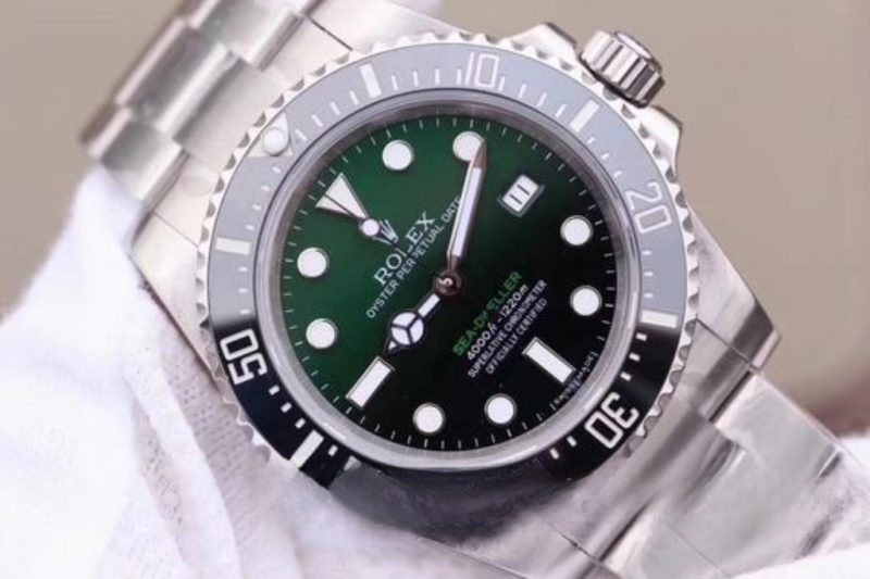 Rolex Sea-Dweller 126600 Men Automatic 40MM