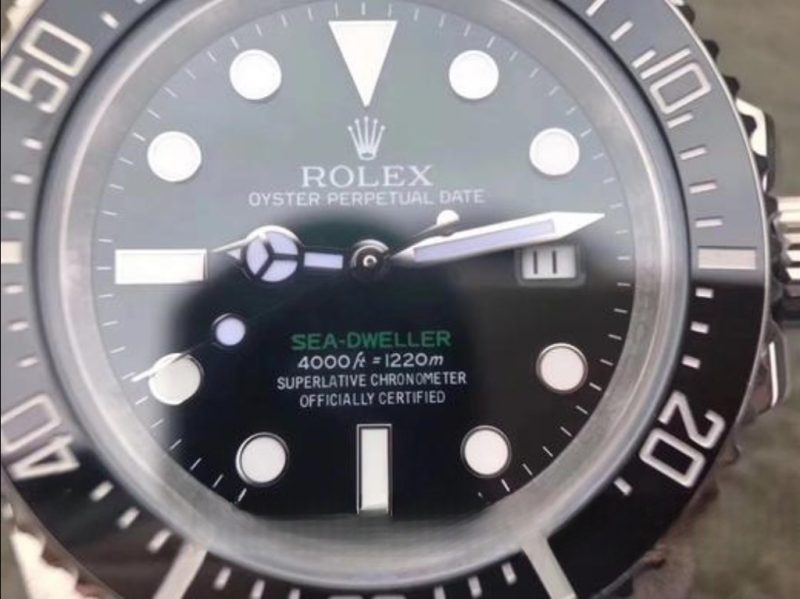 Rolex Sea-Dweller 126600 Men Automatic 40MM